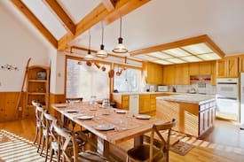 Lake Arrowhead Cabin | Heavenly Pines Lodge - Lake Passes Included!