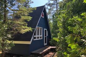 Northern Bruce Peninsula House | Off-Grid Cabin in Tobermory on Huron Waterfront