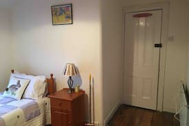 Rathmines House | Quiet single room in my home in Ranelagh. Fáilte.