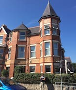 Colwyn Bay House | Turret Corner, walk to beach and shops, sea views