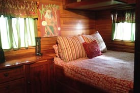 Golfito Boat Rental | Magic Carpet Houseboat