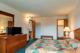 Treasure Lake Resort | Treasure Lake Tri-Level 2BR Resort Condo (1875 sf)