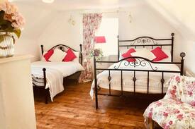 Caherdaniel Cabin | Old World Cosy Cottage, Ring of Kerry, Waterville