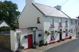 Dunkineely House | Flower Pot Cottage - Vintage Charm & Character.
