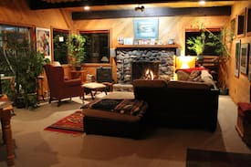 Cottage Grove Cabin | Classy Comfortable Close in Creekside Cabin