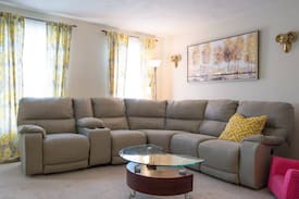 Dover House | Close to everything! Cute Comfy Red Room in Dover