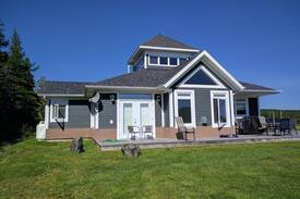 Baddeck Cabin | Baddeck cottage with a beautiful view