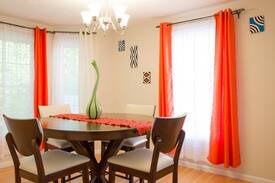 Dover House | Close to everything! Cute Comfy Red Room in Dover