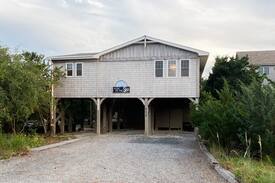 Avon House | Flee To The Sea. Classic beach box. Steps to ocean