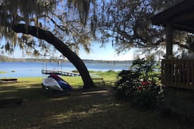 Hawthorne Cabin | Charming Lakefront Log Home