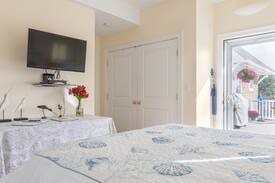 Prides Crossing House | PrivateBeach for 2 Adults, Gloucester MA SquishInn