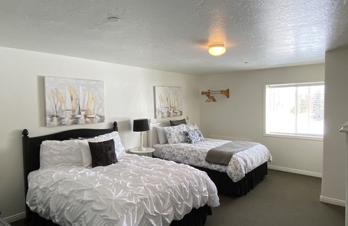 Vernal Hotel | Stone Hollow