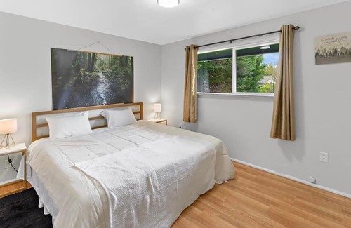 Forks Cottage | Mayberry Cottage minutes to La Push Beach