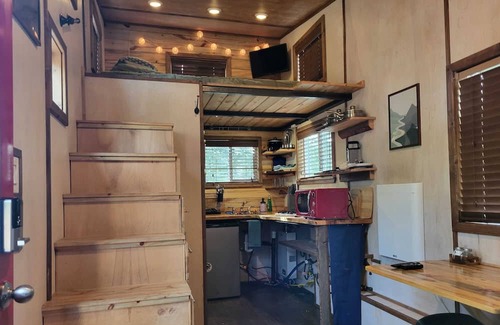 Cripple Creek Cabin | NEW Lovable Mountain Tiny Home near Cripple Creek