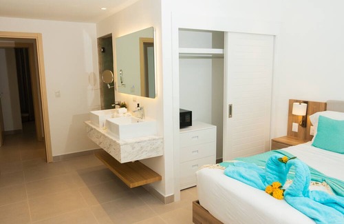 El Cortecito Apartment | ★★Luxury Apartment 2 BR/2 Bath Steps from Ocean★★