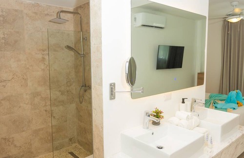 El Cortecito Apartment | ★★Luxury Apartment 2 BR/2 Bath Steps from Ocean★★