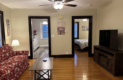 Norwood House | Hunter #2, Private One Bed near Xavier & Downtown