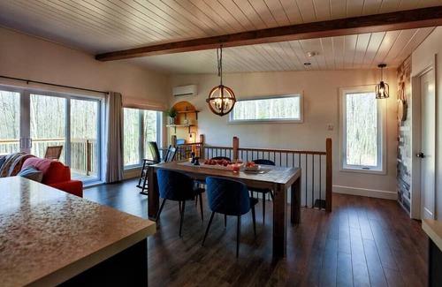 Orford Ski Chalet | Chalet Woodpecker Lodge - Warm + Spa