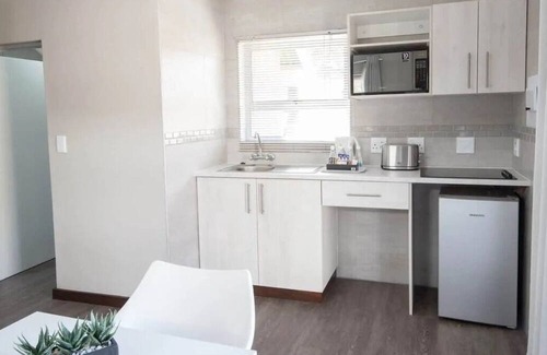Windhoek House | Minutes Away from Haven Zoological Park! 2 Relaxing Chalets w/ Patio, Pool!