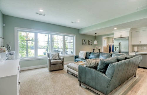 Mayfield House | 🏞️ Side-by-Side Serenity Lakefront Homes w/ Hot tub