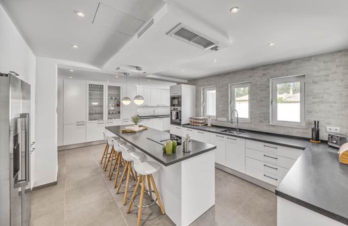 Penina Villa | Villa Valinhos - Three Bedroom Villa, Sleeps 10