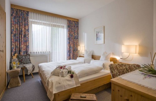 Gerlos House | Apartment garden view for 3-4 people