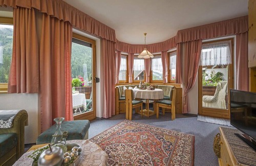 Gerlos House | Apartment garden view for 3-4 people