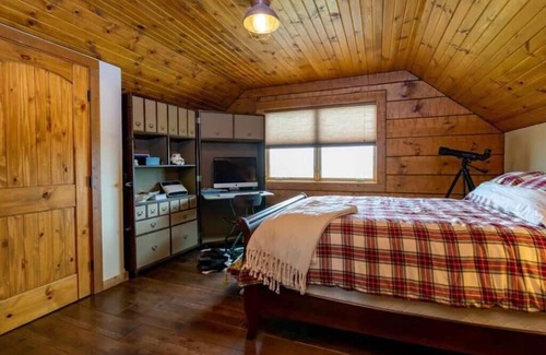 Santa Rita House | Tranquil 4-bedroom Glacier View Getaway