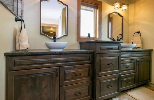 Santa Rita House | Tranquil 4-bedroom Glacier View Getaway