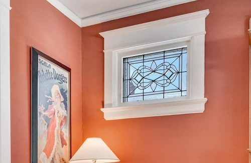 Summit - University House | MINNESTAY * The Fitzgerald * Cathedral Hill | Historic Home | Themed Rooms