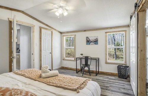 Cripple Creek Ski Chalet | Rustic 3BR Home with Hot Tub, Peak View near Cripple Creek