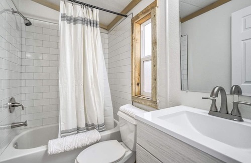 Cripple Creek Ski Chalet | Rustic 3BR Home with Hot Tub, Peak View near Cripple Creek