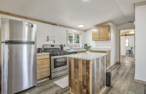 Cripple Creek Ski Chalet | Rustic 3BR Home with Hot Tub, Peak View near Cripple Creek