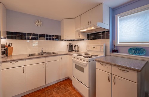 Gibsons House | The Suite at Little House in the Harbour, Gibsons BC