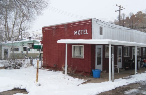 Coalville House | 1960's roadside motel in mountain country, Summit County, Utah near Park City