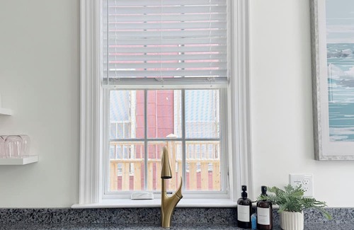 Dixon Park Apartment | Classy 3-Story Downtown Apt