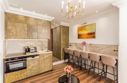 Paris City Center Apartment | Merveil Luxury Suite - Louvre Rousseau