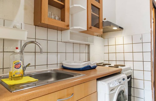 Brigittenau Apartment | Affordable 2BR Apt Near Danube