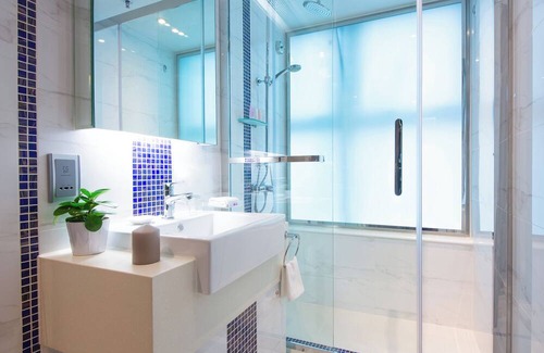 Tsim Sha Tsui Hotel | The Bauhinia Hotel Tsim Sha Tsui