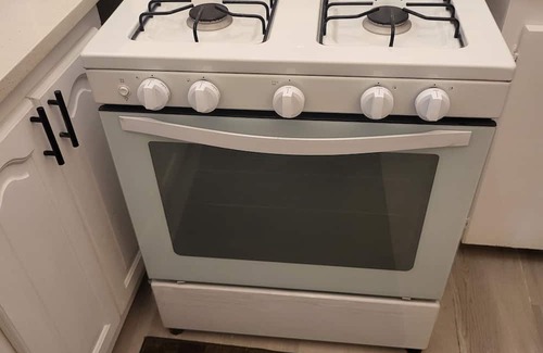 Welches Cottage | Charming cottage with WiFi and AC in brilliant Oistins