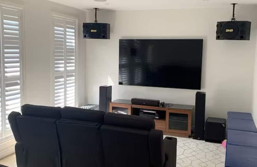 Springvale House | 3-bedrooms in a shared house-like 5 star hotel in amazing Springvale centre.