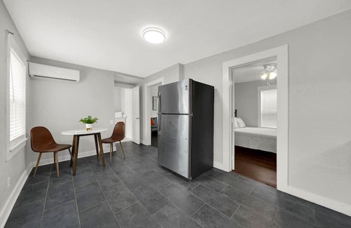 Washington Ave./ Memorial Park House | Location is 100! 2B/1B in Heart of Htx!