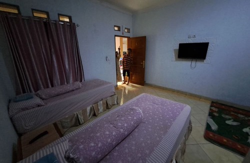 Astana Anyar Hotel | OYO 94417 Putridapisa Guest House