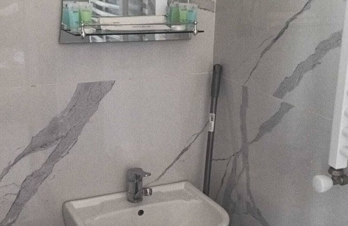 Mtsvane Kontskhi Hotel | Gold star batum