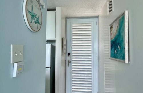 Sardinera Apartment | Lovely Oceanfront Retreat with Stunning Views