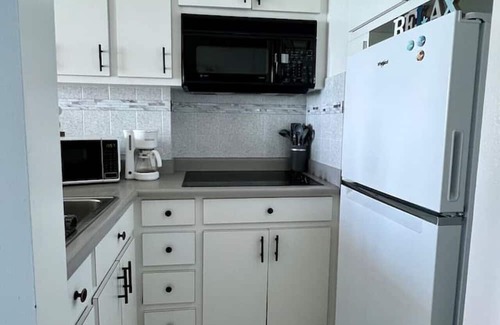 Sardinera Apartment | Lovely Oceanfront Retreat with Stunning Views