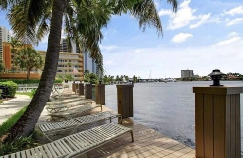 East Fort Lauderdale Condo | Fort Lauderdale waterfront Cozy 2-bedroom condo on ICW, 1 block to beach