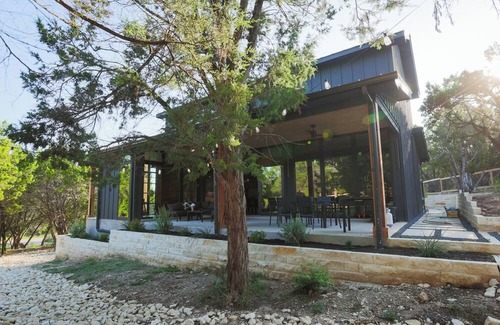 Austin House | 20 mins to downtown/Cowboy Pool /Hot Tub/Patio/Sleeps 12