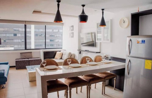 Guayaquil Apartment | Puerto Santa Ana, Cama King, Parqueo