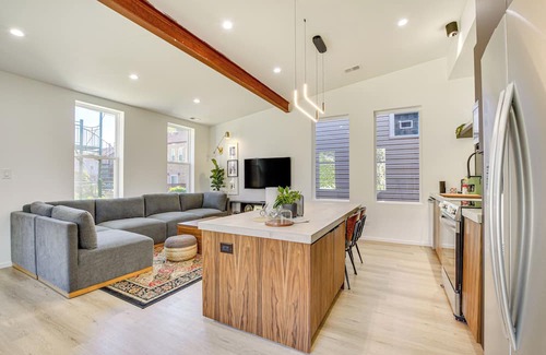 Pilsen Apartment | 3 Mi to Dwtn: Chic Apartment in Chicago!